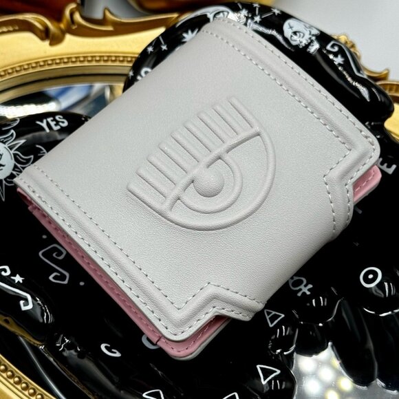 🆕 CHIARA FERRAGNI 🧿 BNIB Range A Eyelike Bifold Wallet, Grey - Picture 10 of 16
